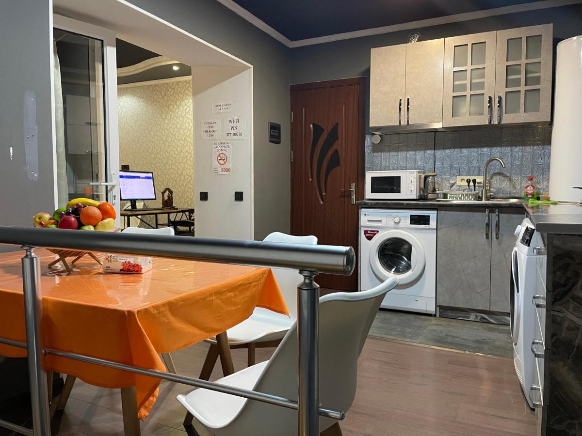 N 1 Hostel エレバン エクステリア 写真